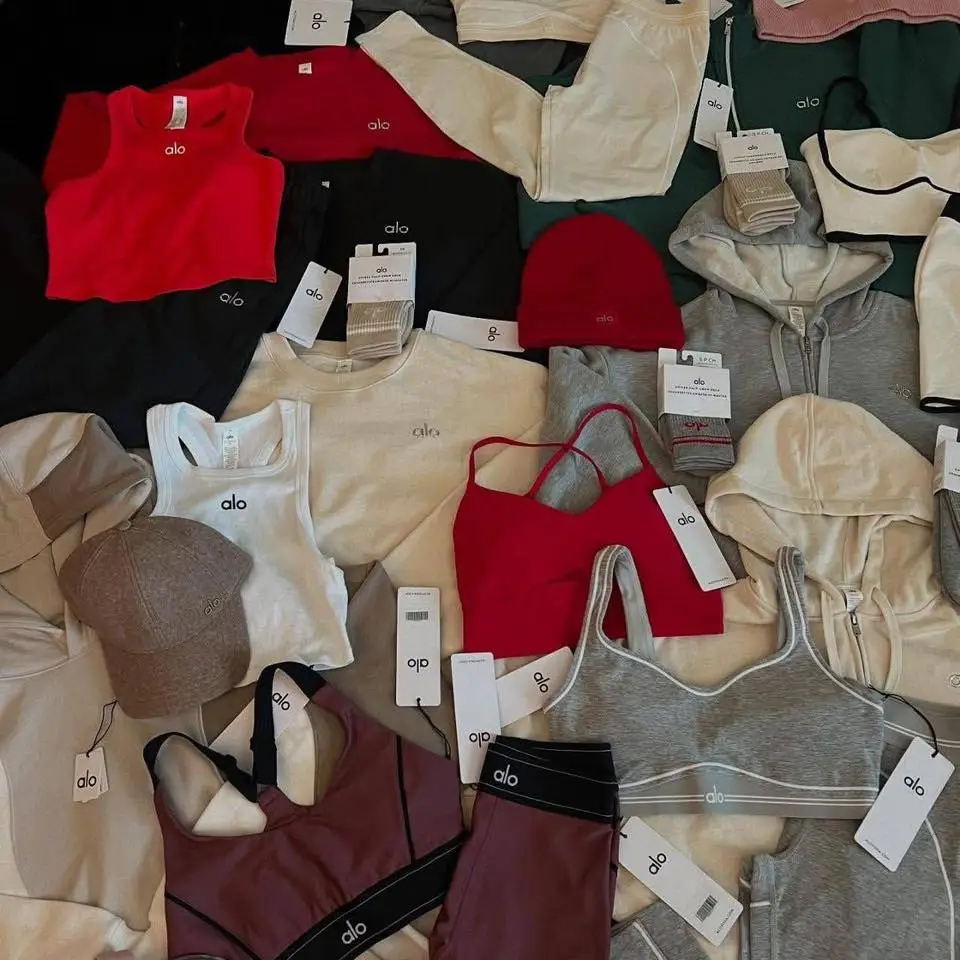 Alo Yoga clothing Pallet - Image 2