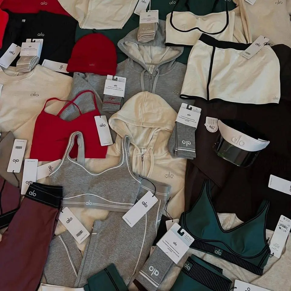 Alo Yoga clothing Pallet - Image 3